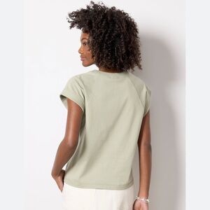 Evereve Nora Muscle Tee Sage Top Size M